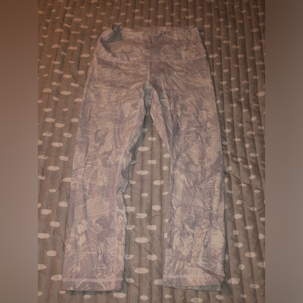 Lululemon Capri leggings with fun pattern